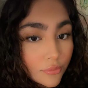 Meet your Posher, Desiree